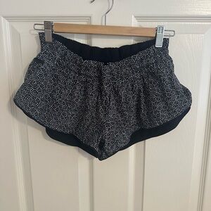 Black and white lululemon shorts